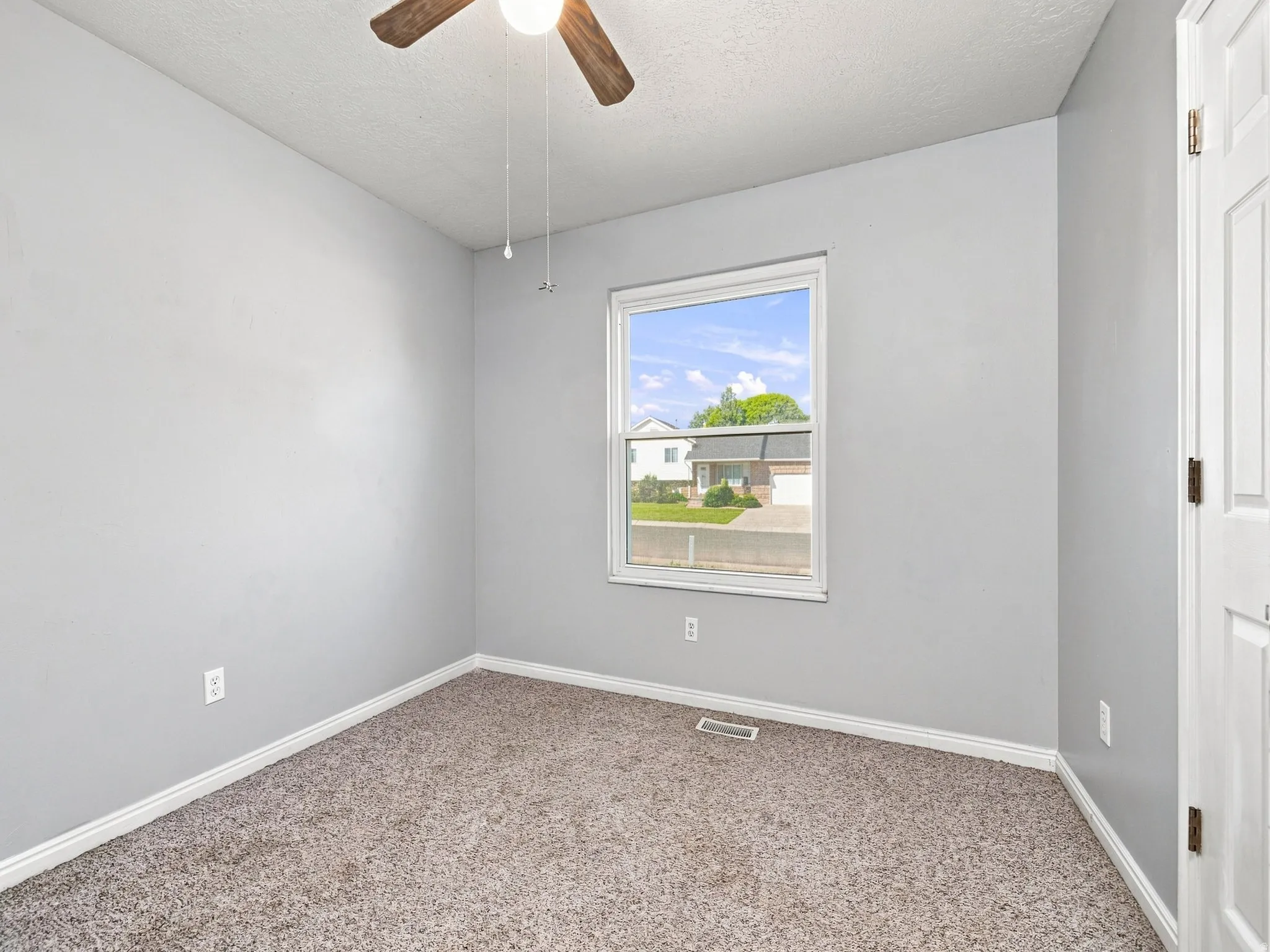 Neutral gray wall finish