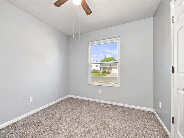 Neutral gray wall finish