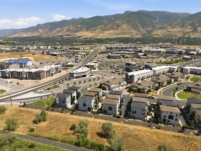Mountainous backdrop with expansive developed community