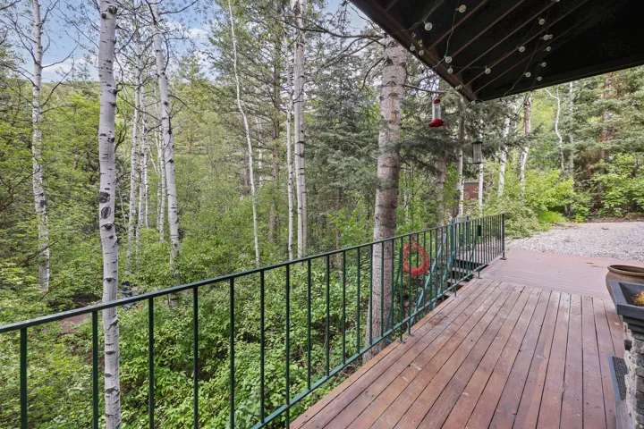 Expansive wrap around deck