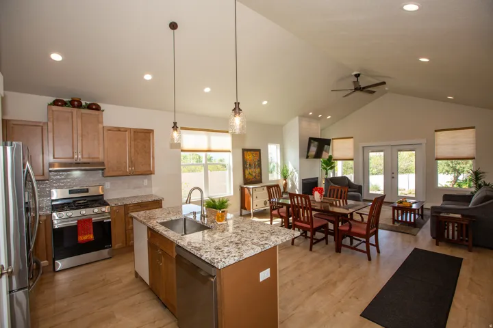 Vaulted ceiling with recessed lighting and ceiling fan