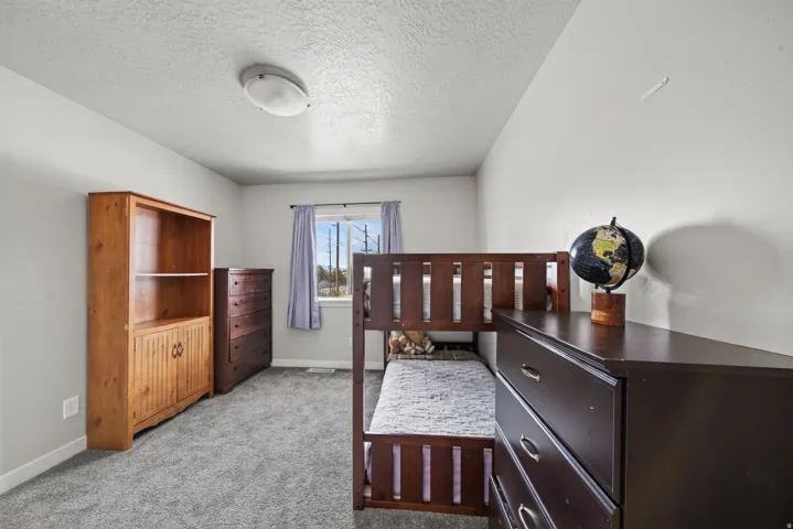 Textured carpeting throughout