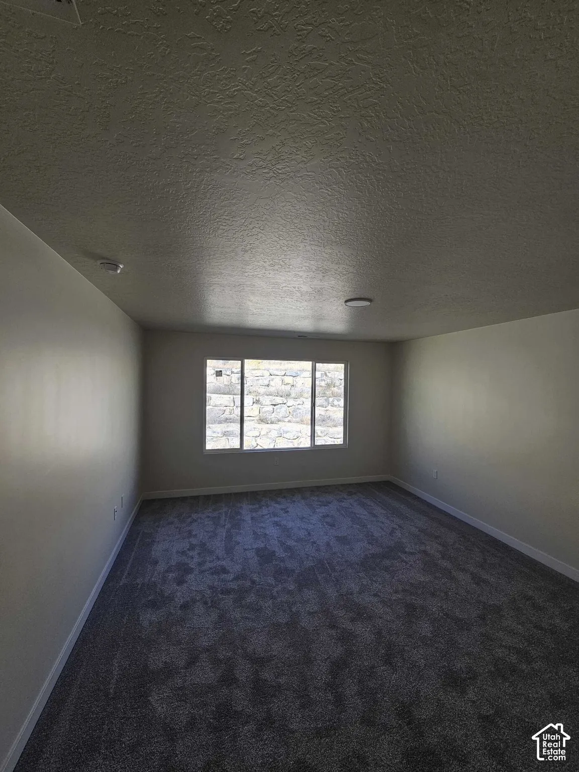 Recessed lighting fixtures complement the ceiling texture