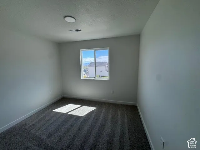 Neutral wall finishes, recessed ceiling light, carpet flooring, and a double-pane window