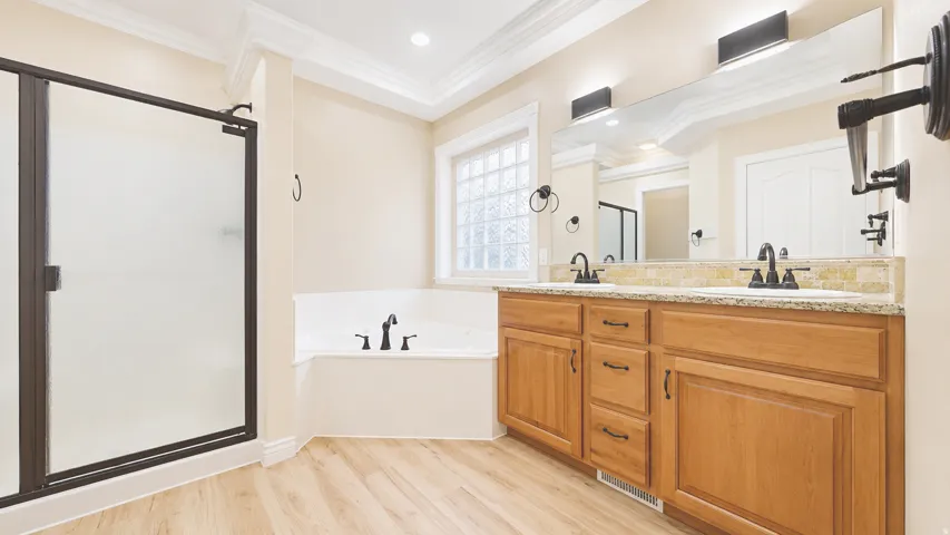 Dual vanity with integrated sinks and granite countertops