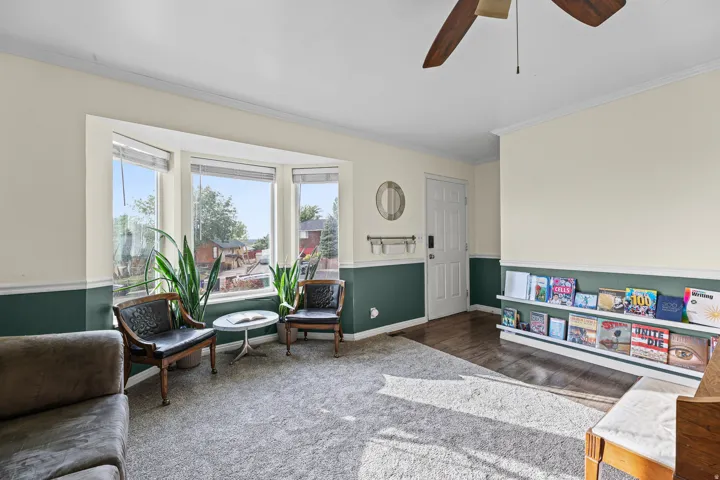 Living room with brand new carpet and bay window