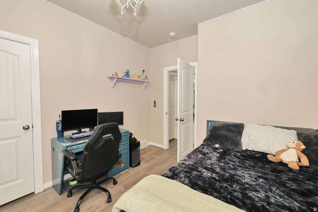 Neutral tone wall paint