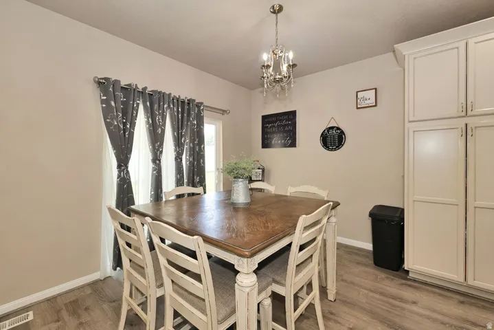 Wood-finish flooring with neutral wall tones