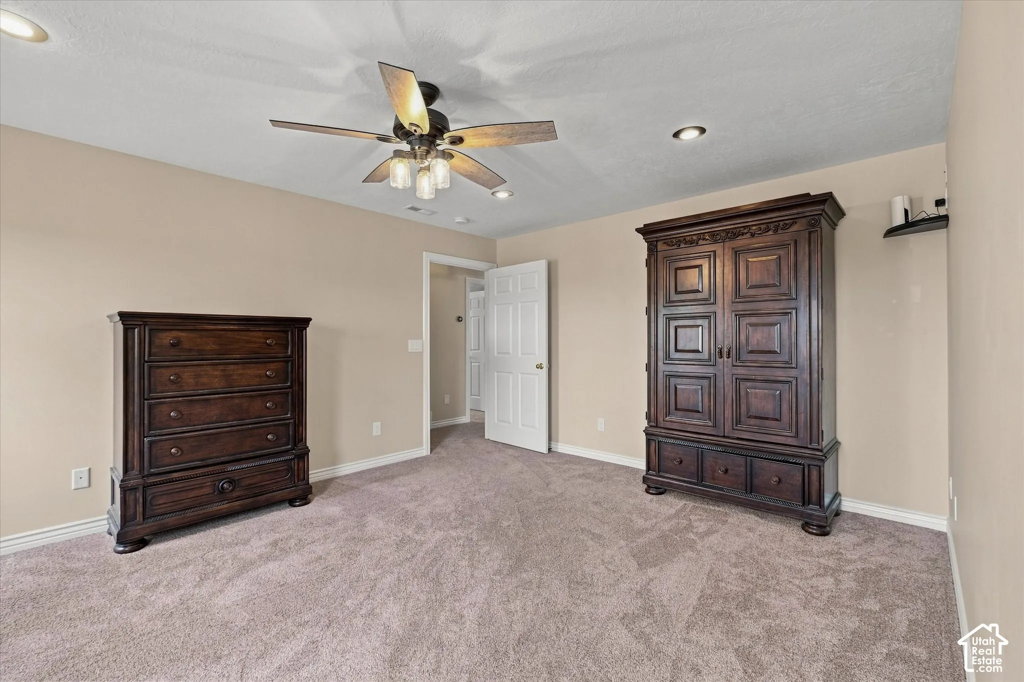 Recessed lighting, ceiling fan with integrated lighting, and neutral carpeting