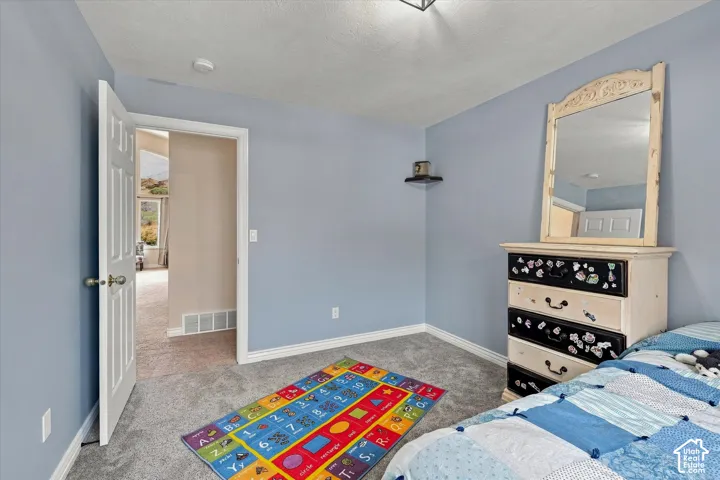 Light blue wall paint and gray carpeting