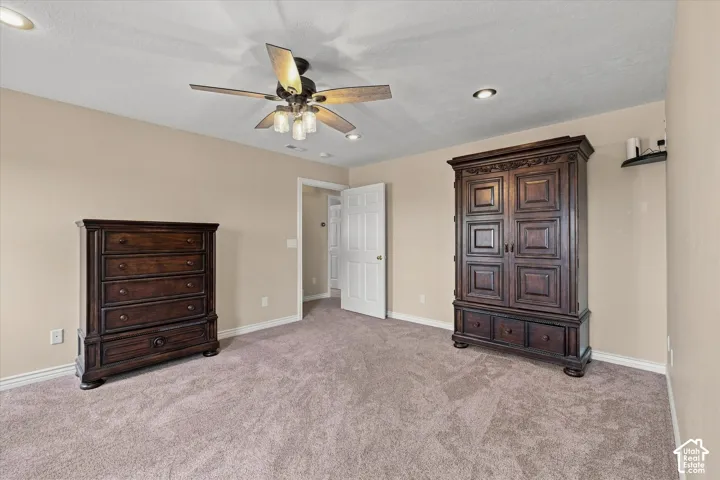 Recessed lighting, ceiling fan with integrated lighting, and neutral carpeting
