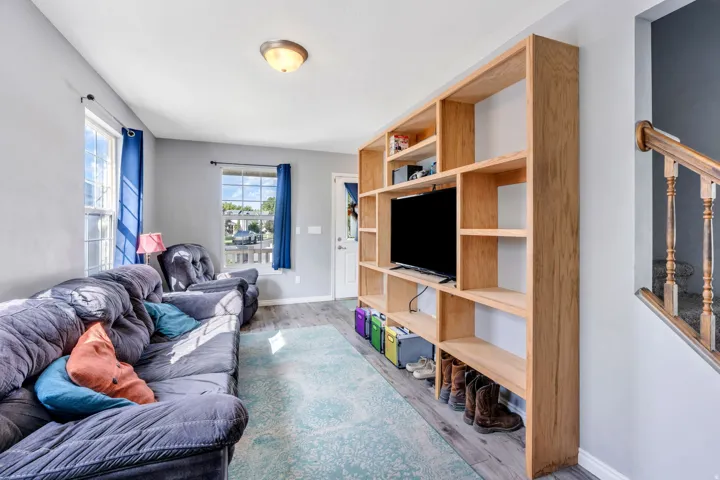 Built-in shelving unit with integrated media space