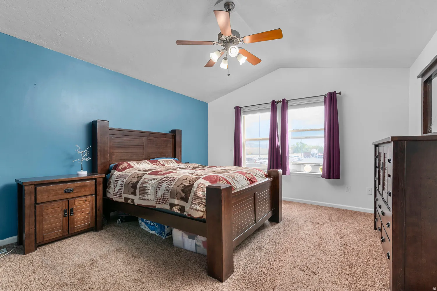 Vaulted ceiling with a ceiling fan