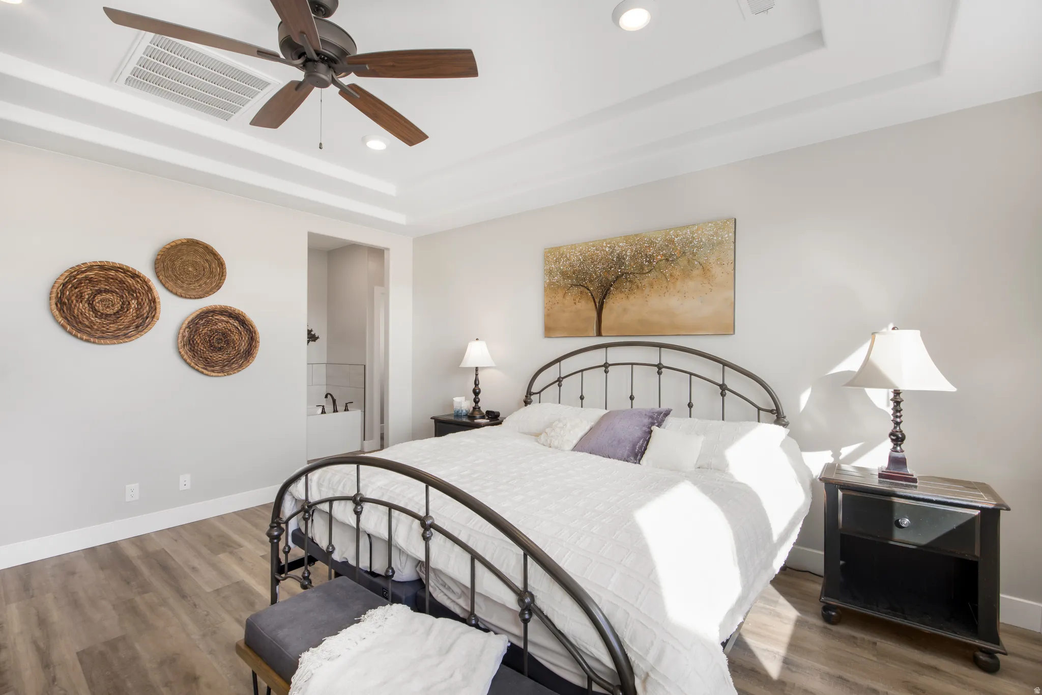 Tray ceiling with recessed lighting