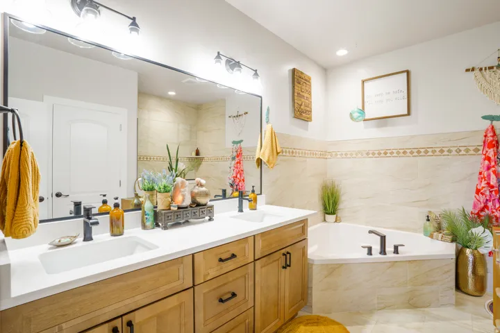 Dual vanity with white undermount sinks and black matte faucets