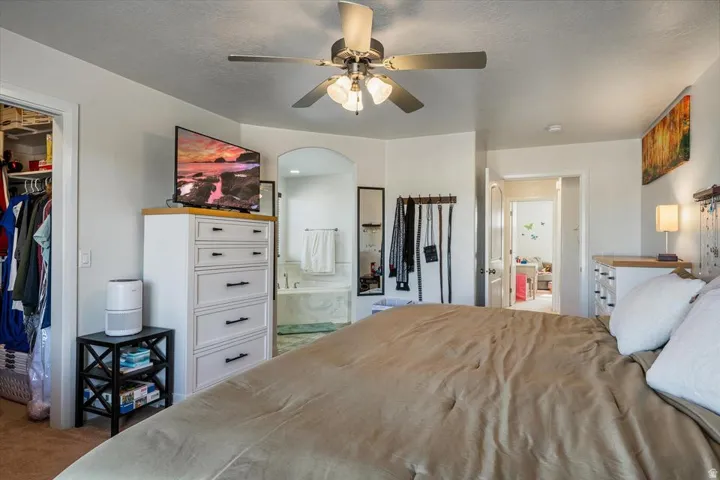 Recessed lighting, ceiling fan with integrated lighting, arched doorway, and built-in closet