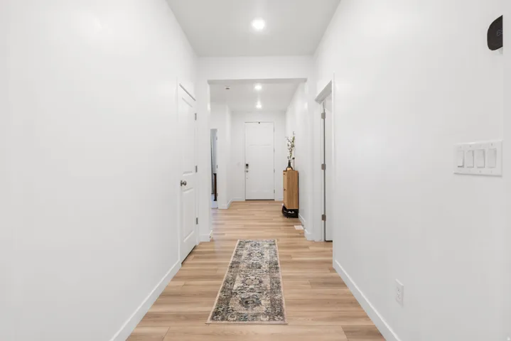 Entrance hallway to front door.
