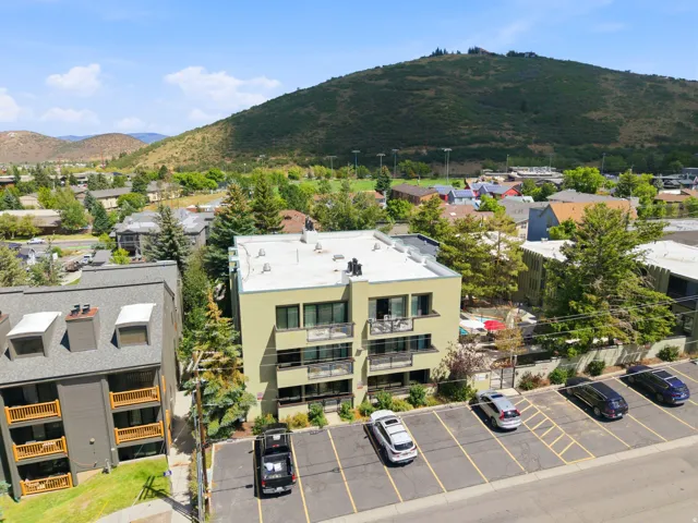Contemporary multi-story building