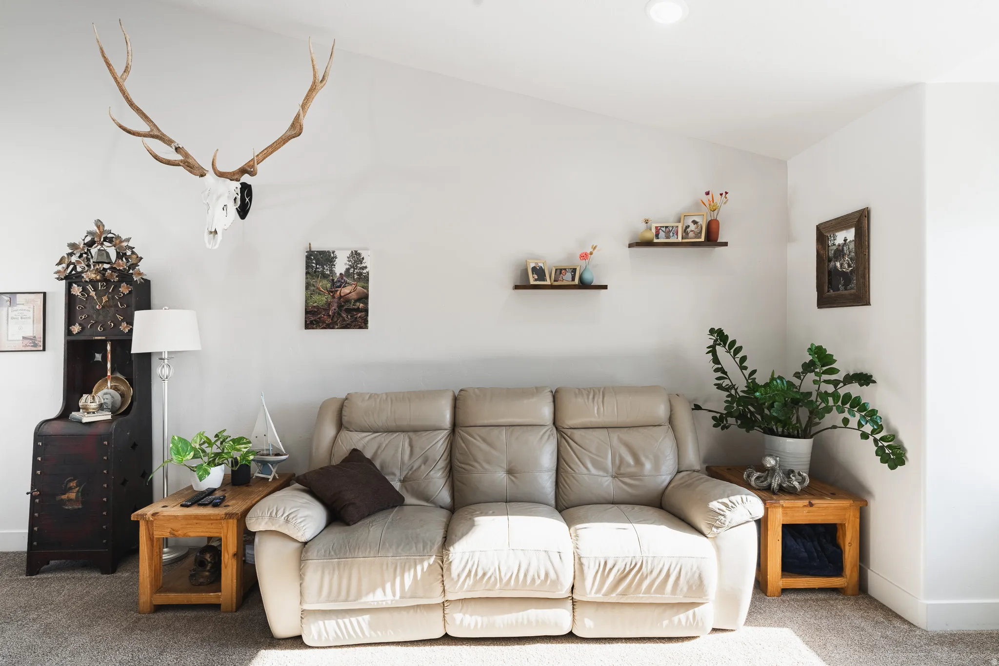 Vaulted ceiling with recessed lighting