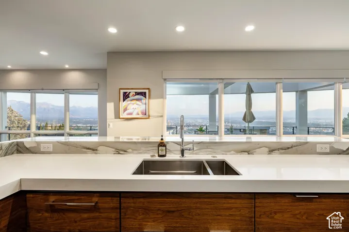 815 N Sandhurst Dr, Salt Lake City, Utah 84103