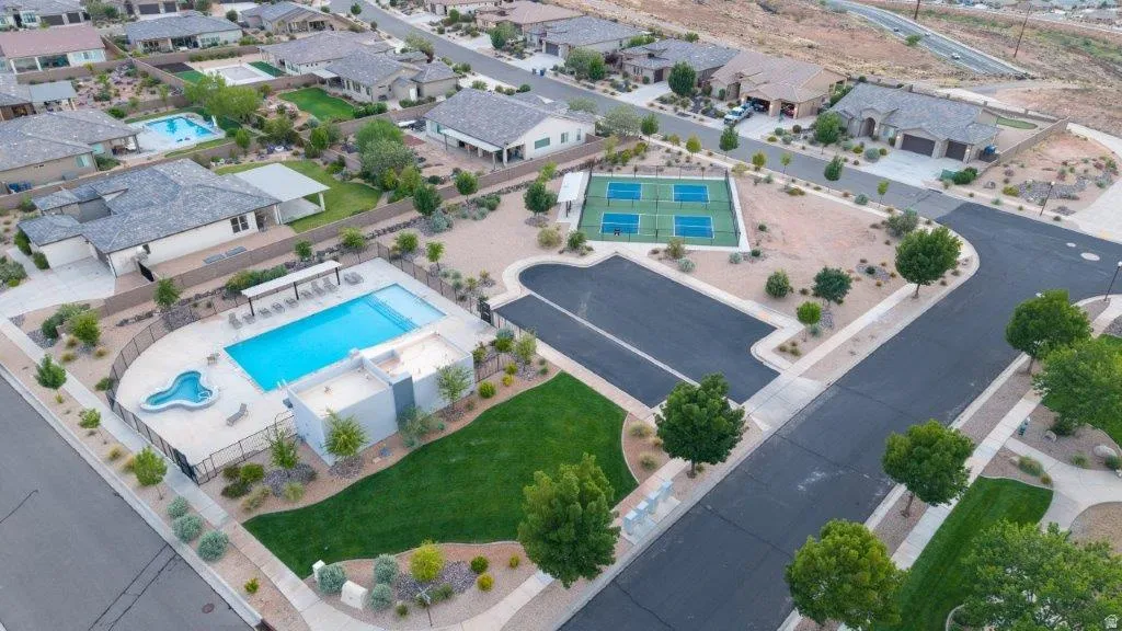 Community amenities include a fenced swimming pool, separate spa, and two tennis courts
