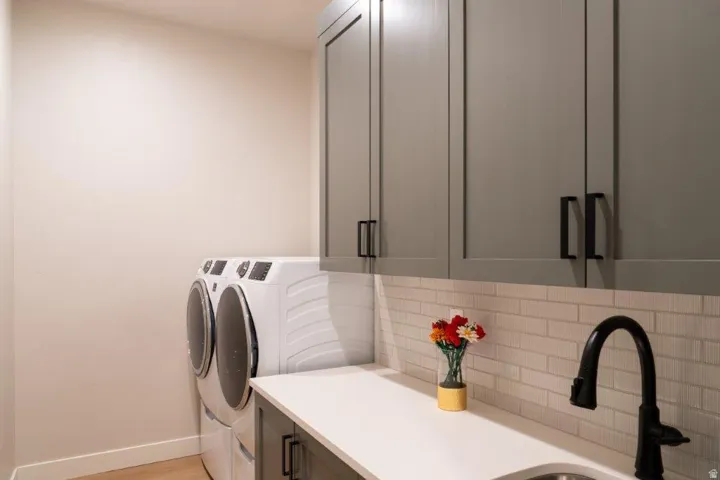White countertop with an undermount sink, a matte black faucet, and a subway tile backsplash