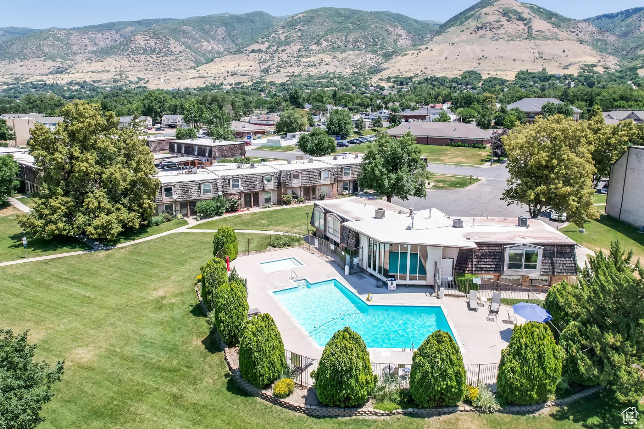Community amenities include a pool, hot tub, clubhouse and fitness room.