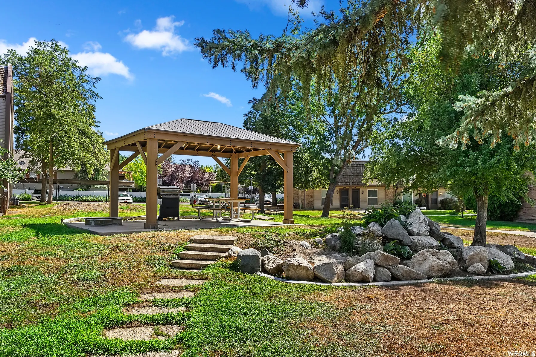 Community amenities include a pool, hot tub, clubhouse and fitness room.