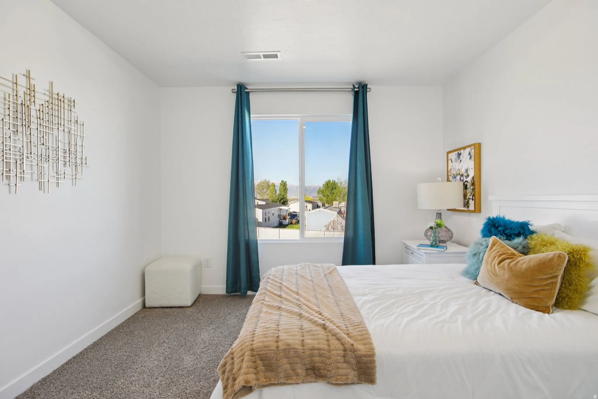 White walls with gray carpet