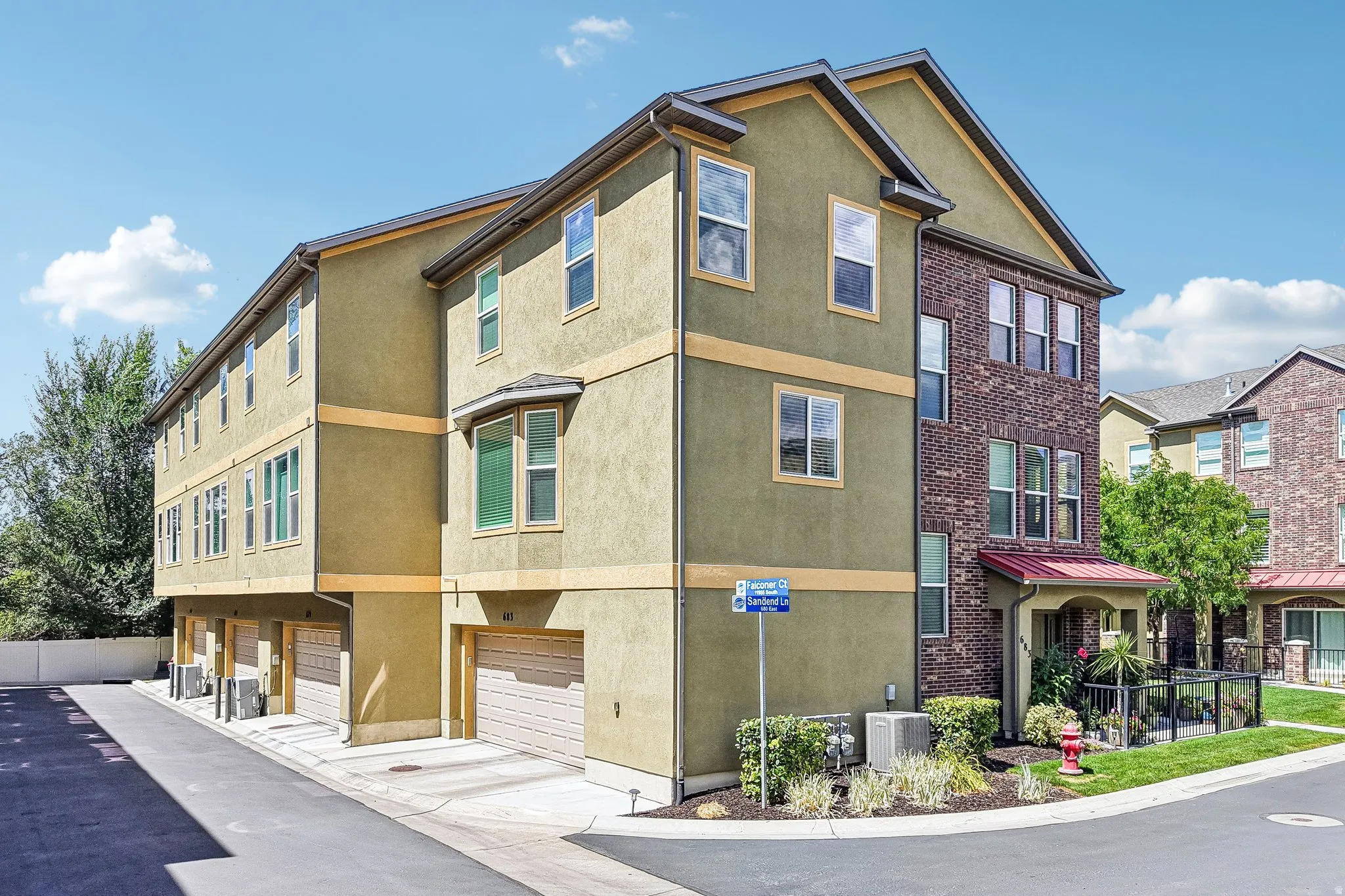 Multi-level exterior with a combination of stucco and brick facade