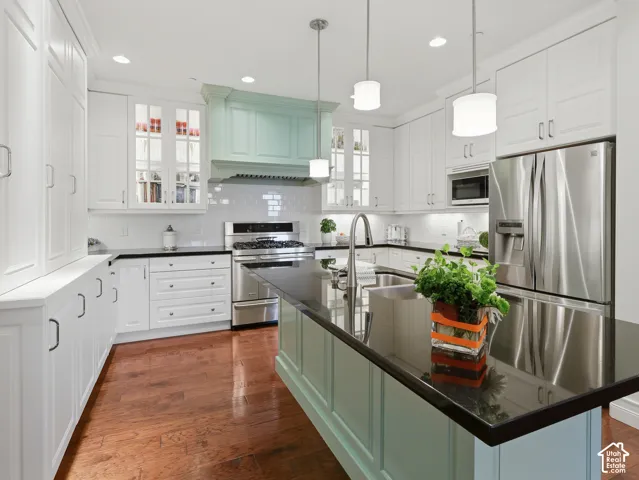 1706 E Murray Holladay Rd #203, Holladay, Utah 84117