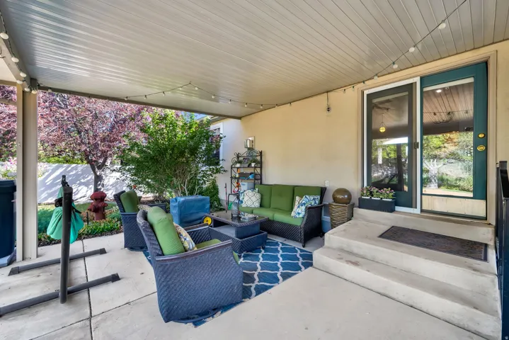 Covered patio with a smooth concrete surface