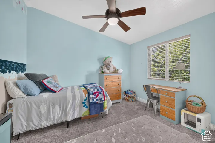 Recessed window with horizontal blinds