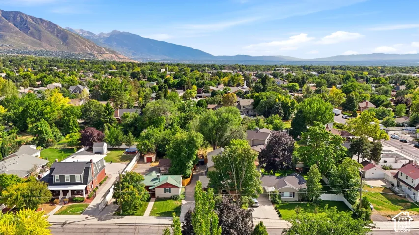 Expansive neighborhood featuring mature trees and mountain scenery