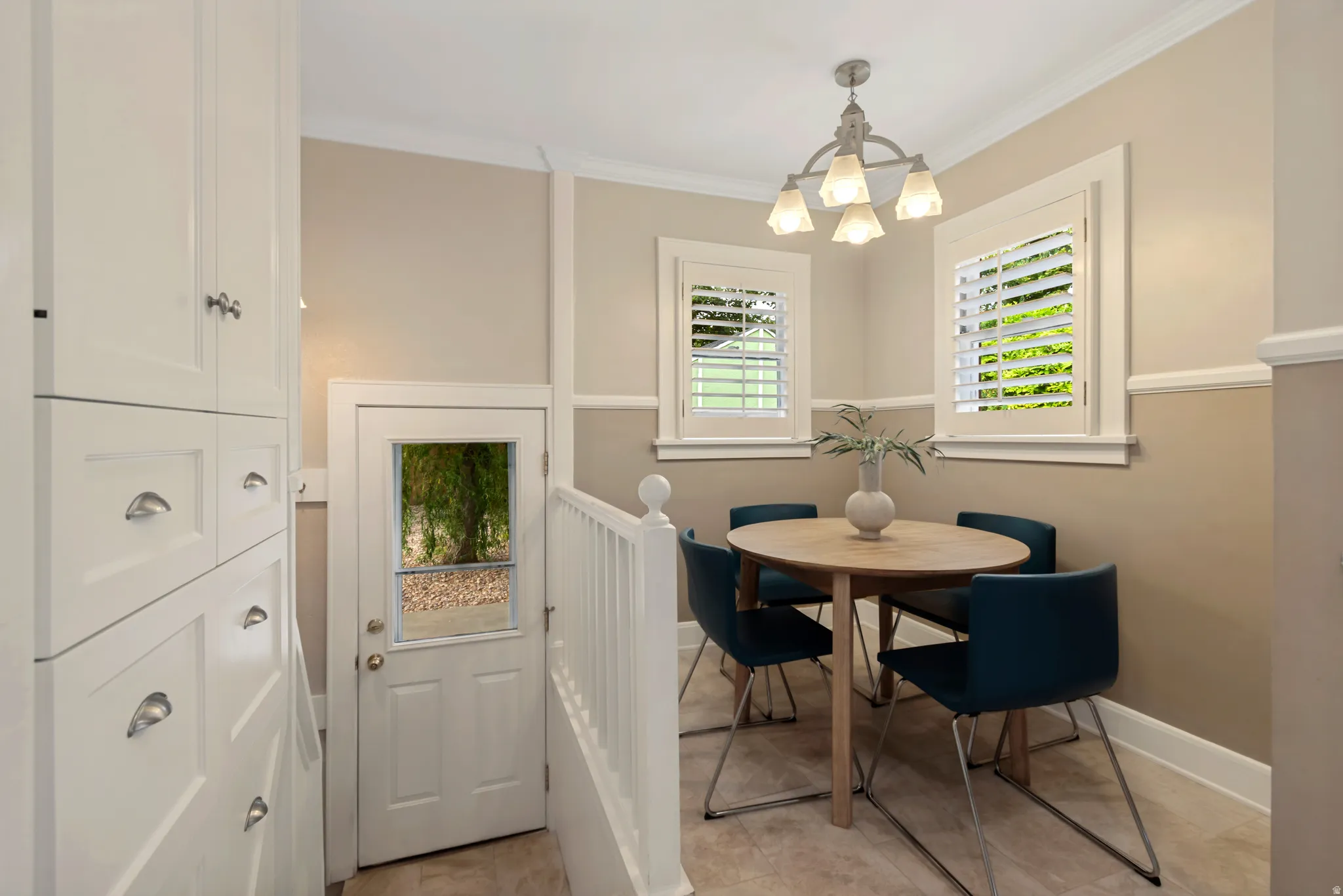 Kitchen dining