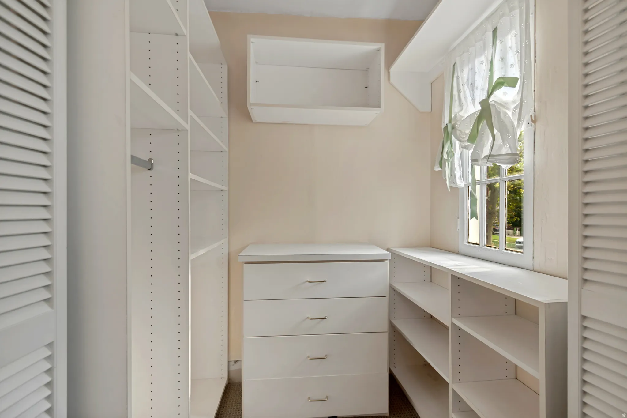 2nd Bedroom closet