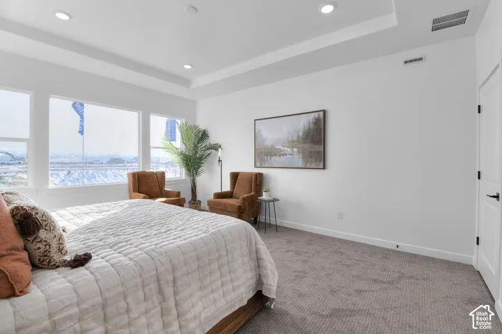 Tray ceiling with recessed lighting
