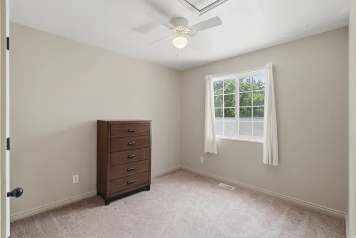 Neutral wall tones with carpet flooring