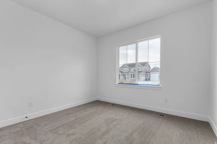 Neutral wall paint and carpeting