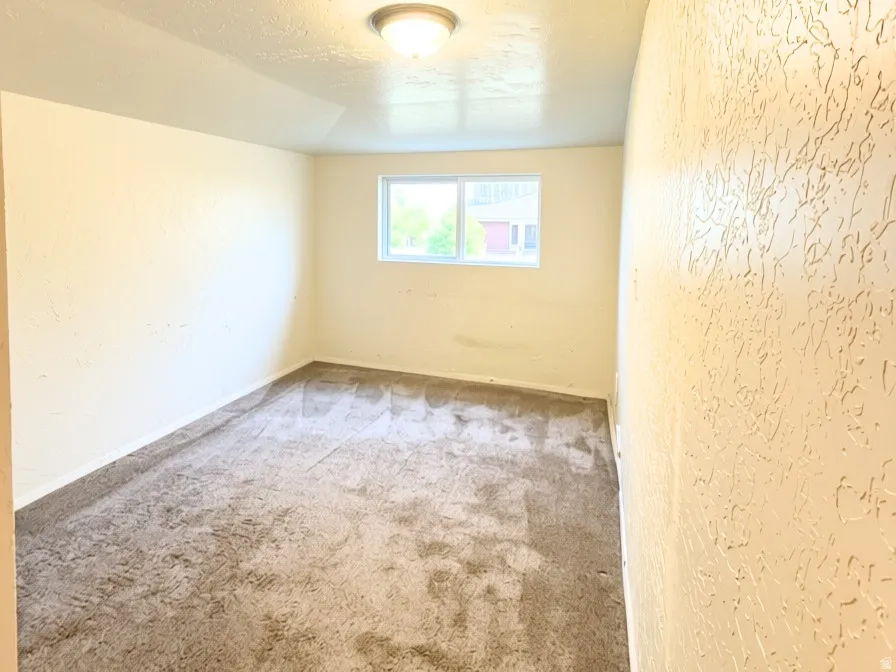 Bedroom 3 is not virtually staged