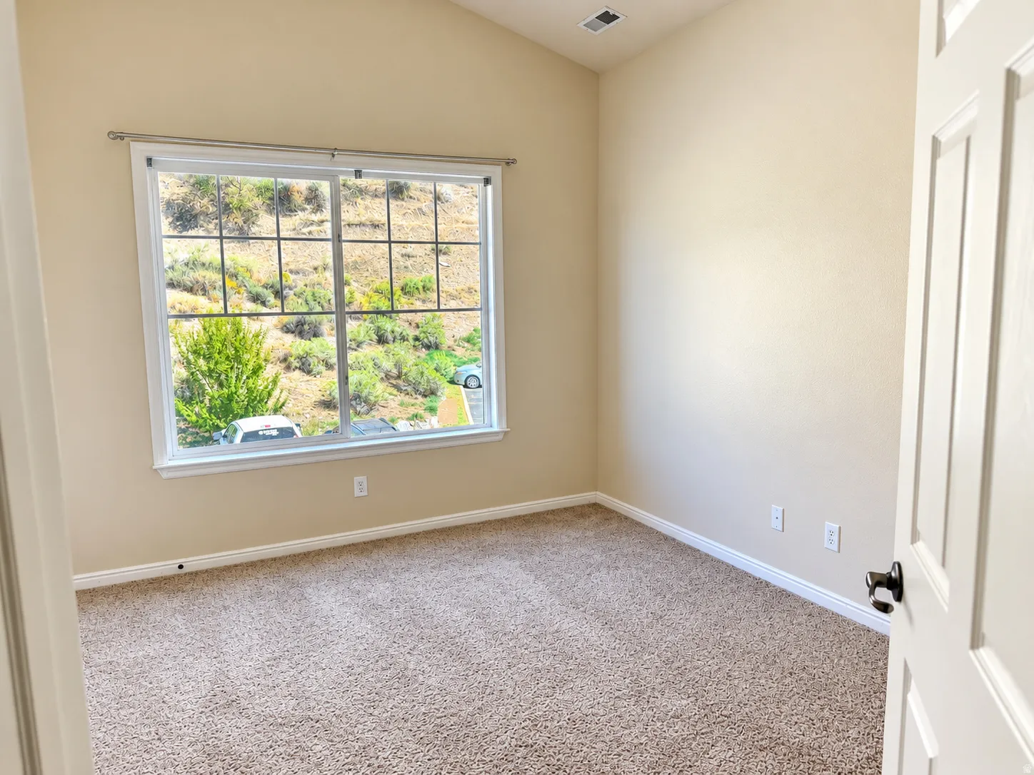 Second bedroom.