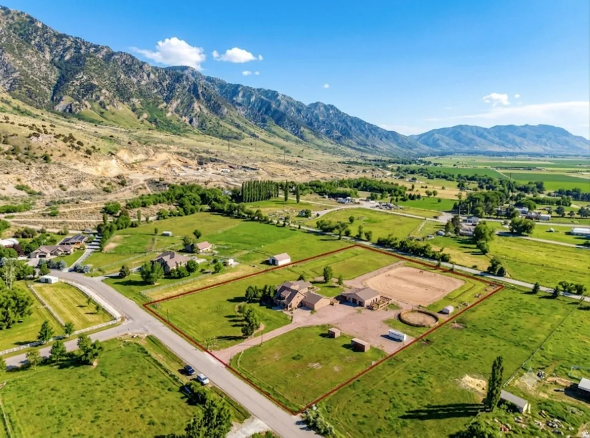 Expansive rural property featuring multiple structures, a round pen, and a large arena