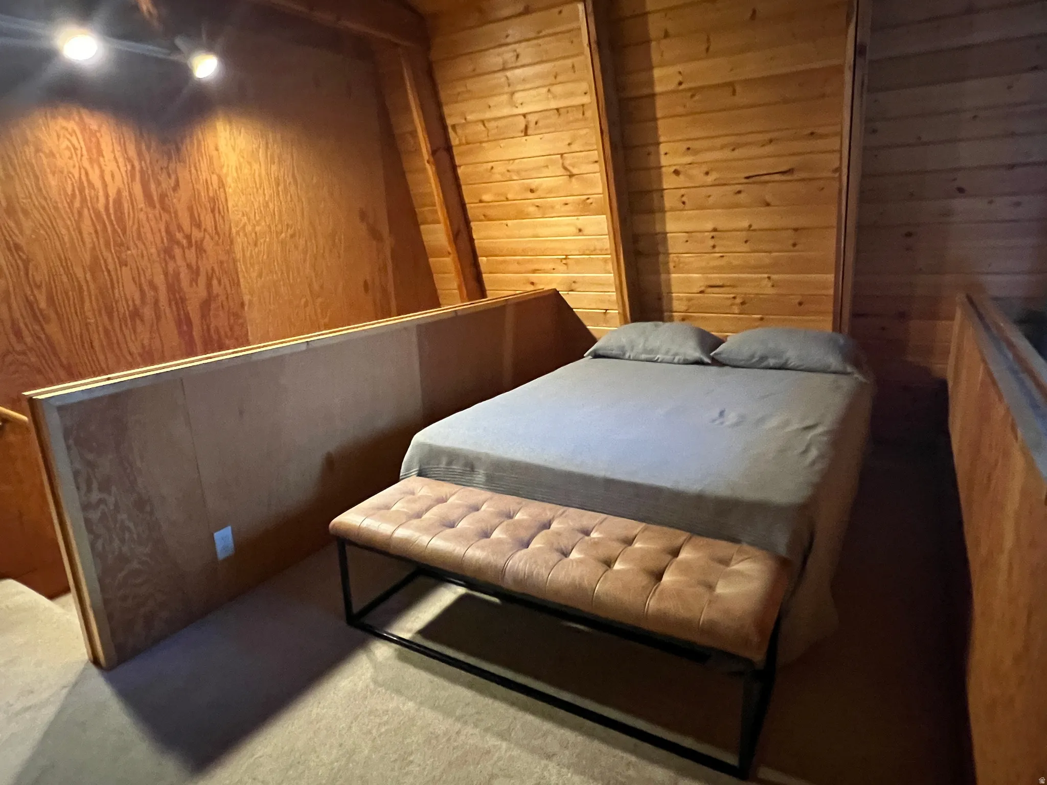 Second sleeping loft upstairs.