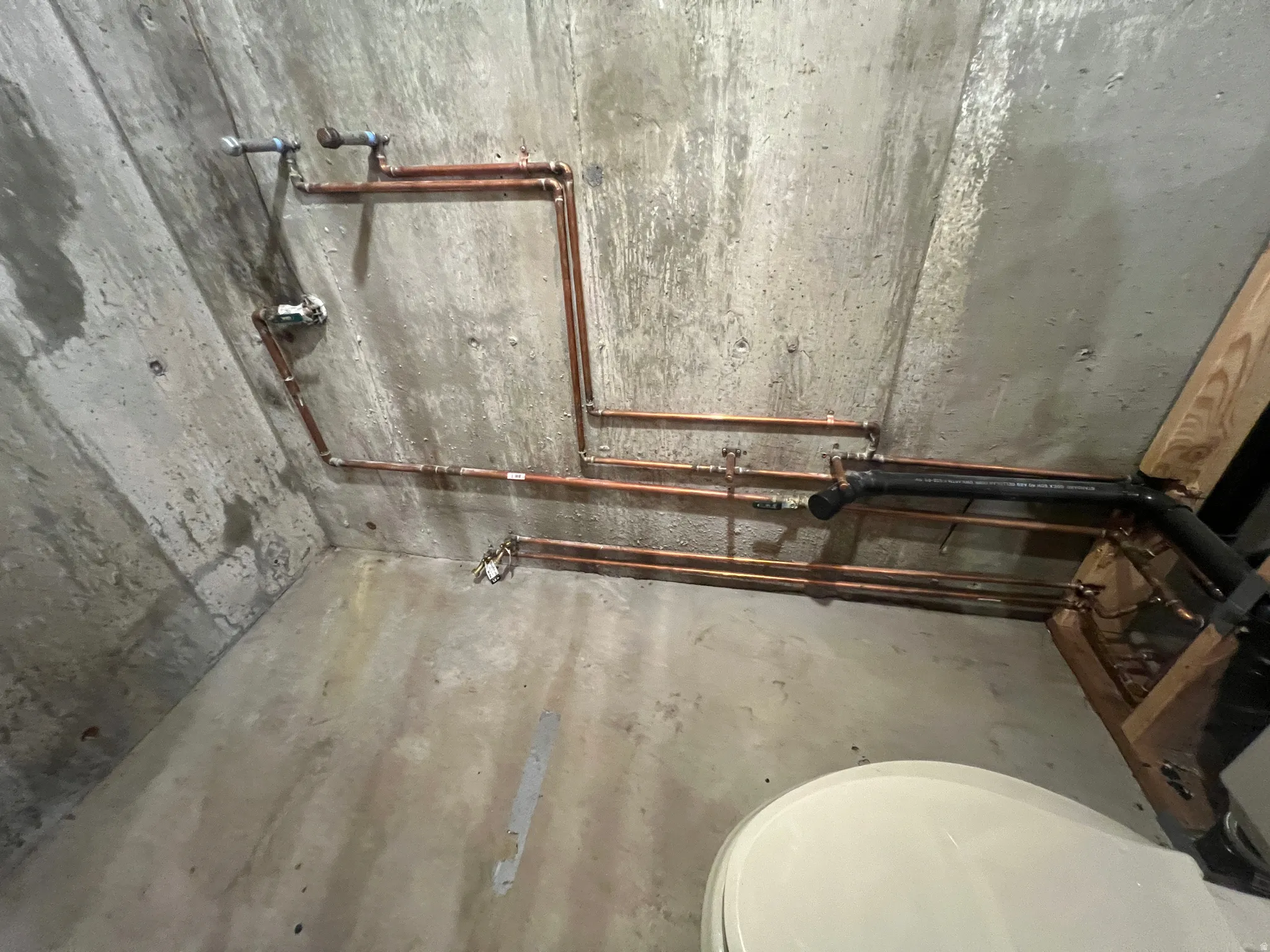 Drain the plumbing lines easily.  NO NEED TO HEAT WHEN AWAY.