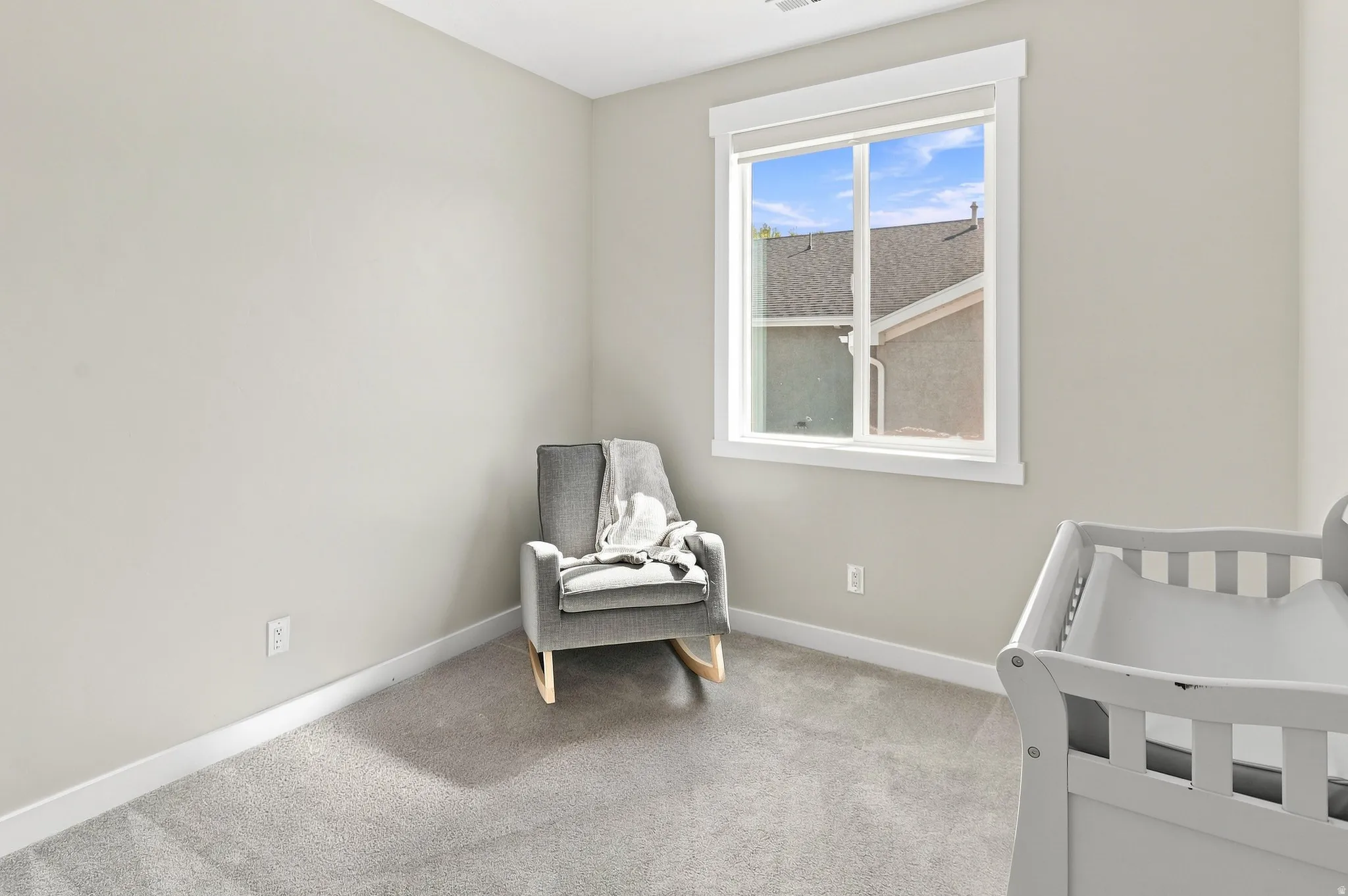 Light-toned walls complement the soft gray carpeting