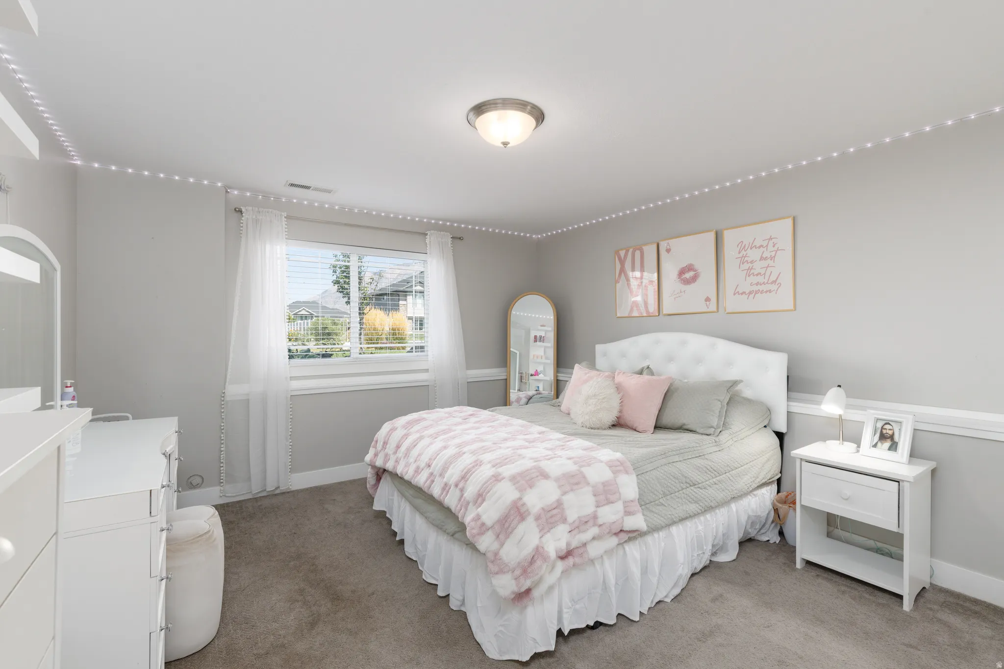 Recessed window with white blinds, neutral wall paint, and carpeted flooring