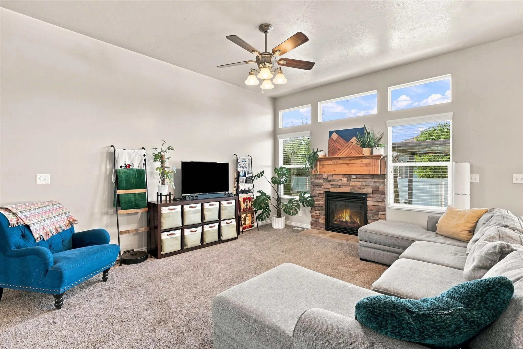 Vaulted ceiling with a ceiling fan