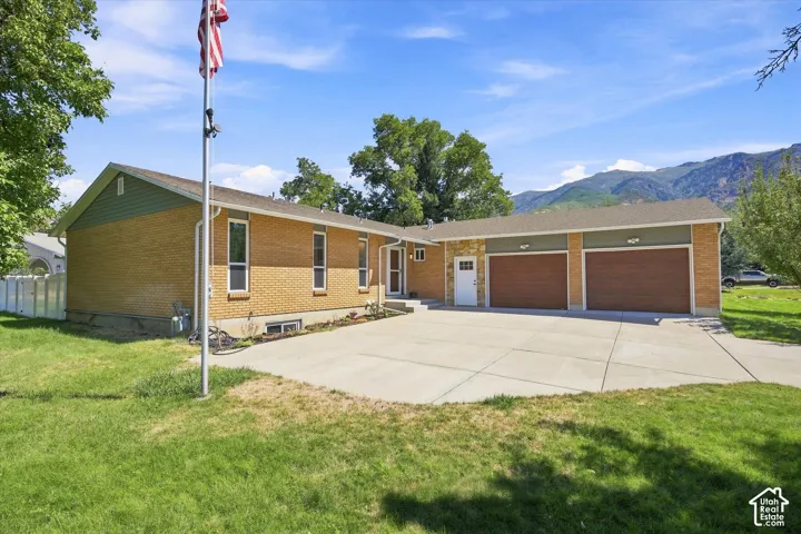 2407 E Country Oaks Dr, Layton, Utah 84040