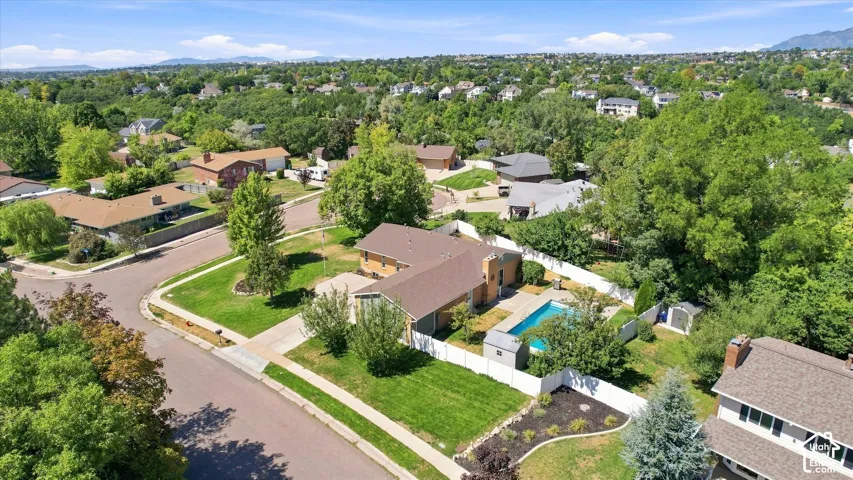 2407 E Country Oaks Dr, Layton, Utah 84040