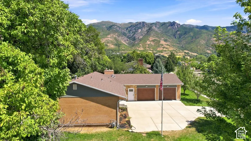 2407 E Country Oaks Dr, Layton, Utah 84040